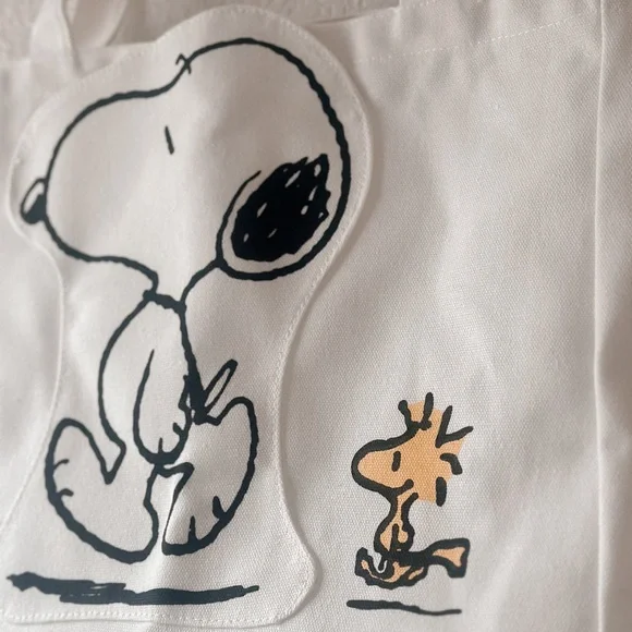 White Tote Bag with Snoopy Design NEW - Picture 3 of 4